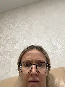 angelmommu online show from 7, 4, 2026