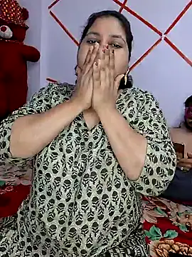 Snapshot of MOM-SUN-COUPLE chatting on 24, 1, 2025 MOM-SUN-COUPLE online show from 24, 1, 2025