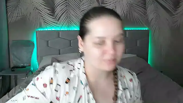 uliastar online show from 4, 2, 2025