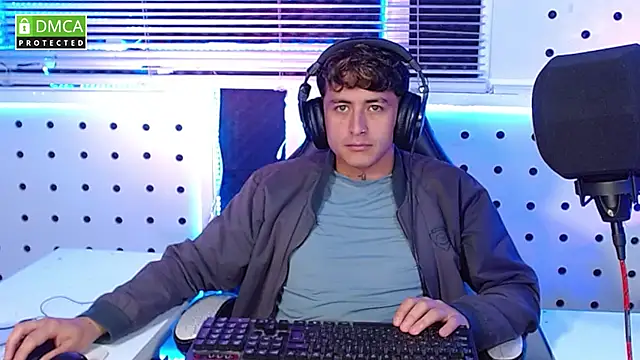 Snapshot of Darko0717 chatting on 12, 10, 2025 Darko0717 online show from 12, 10, 2025