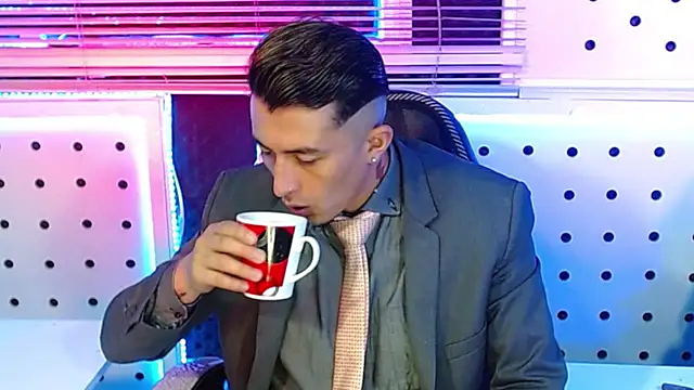 Snapshot of Darko0717 chatting on 11, 11, 2025 Darko0717 online show from 11, 11, 2025