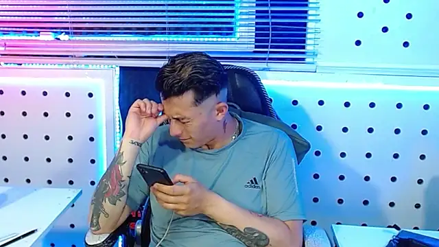 Snapshot of Darko0717 chatting on 2, 12, 2025 Darko0717 online show from 2, 12, 2025