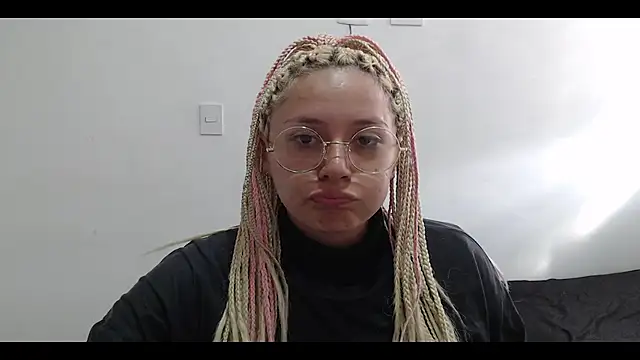 Snapshot of MommyMiaWs chatting on 6, 1, 2025 MommyMiaWs online show from 6, 1, 2025