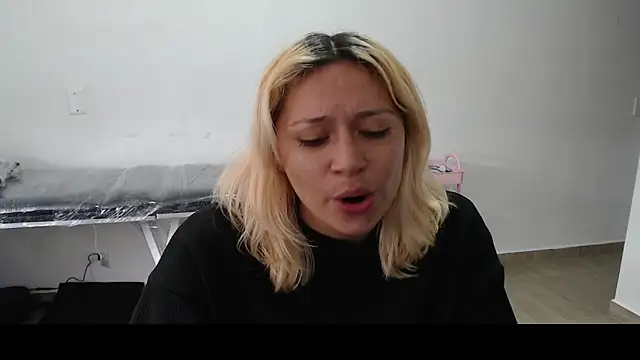 Snapshot of MommyMiaWs chatting on 3, 3, 2025 MommyMiaWs online show from 3, 3, 2025