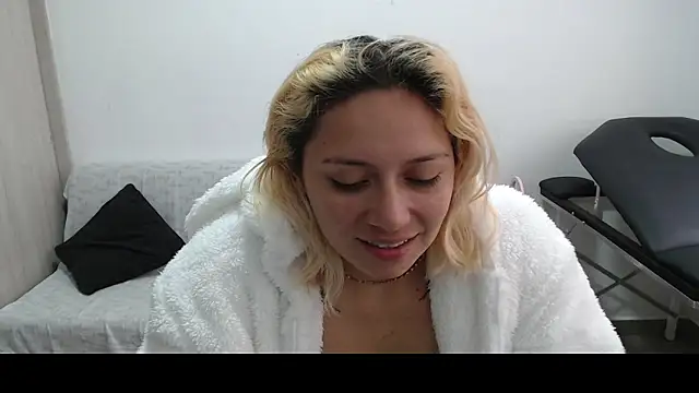 Snapshot of MommyMiaWs chatting on 7, 3, 2025 MommyMiaWs online show from 7, 3, 2025