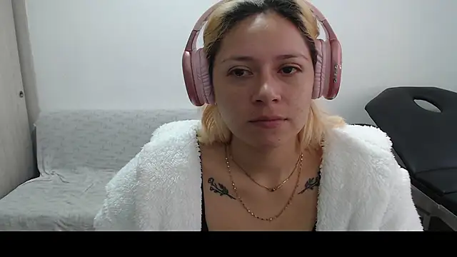 Snapshot of MommyMiaWs chatting on 9, 3, 2025 MommyMiaWs online show from 9, 3, 2025