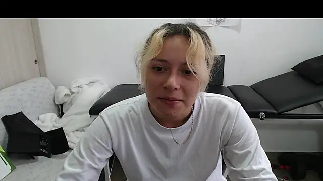 Snapshot of MommyMiaWs chatting on 22, 3, 2025 MommyMiaWs online show from 22, 3, 2025