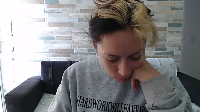 Snapshot of MommyMiaWs chatting on 26, 9, 2025 MommyMiaWs online show from 26, 9, 2025