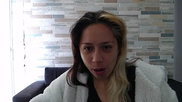 Snapshot of MommyMiaWs chatting on 2, 10, 2025 MommyMiaWs online show from 2, 10, 2025