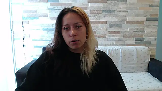 Snapshot of MommyMiaWs chatting on 8, 10, 2025 MommyMiaWs online show from 8, 10, 2025