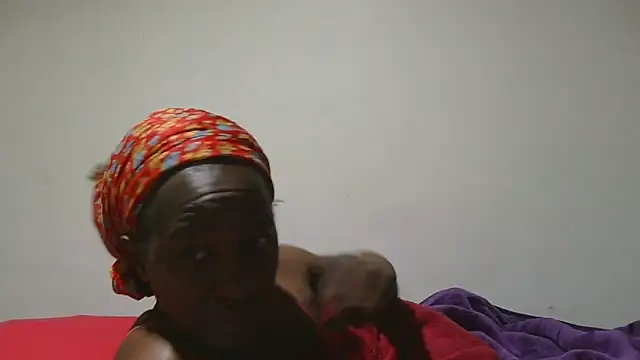 sluttylaura21 online show from 15, 9, 2025