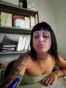 estefyzapata online show from 3, 2, 2026
