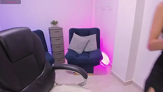 emilly smith 1 online show from 8, 11, 2025