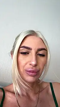 Mia Roxie online show from 5, 7, 2026