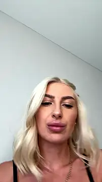 Mia Roxie online show from 8, 7, 2026