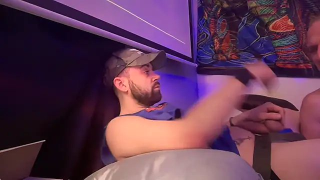 Snapshot of Fr4nk1eFFuxxx chatting on 4, 3, 2025 Fr4nk1eFFuxxx online show from 4, 3, 2025