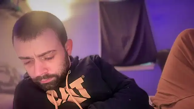 Snapshot of Fr4nk1eFFuxxx chatting on 8, 3, 2025 Fr4nk1eFFuxxx online show from 8, 3, 2025