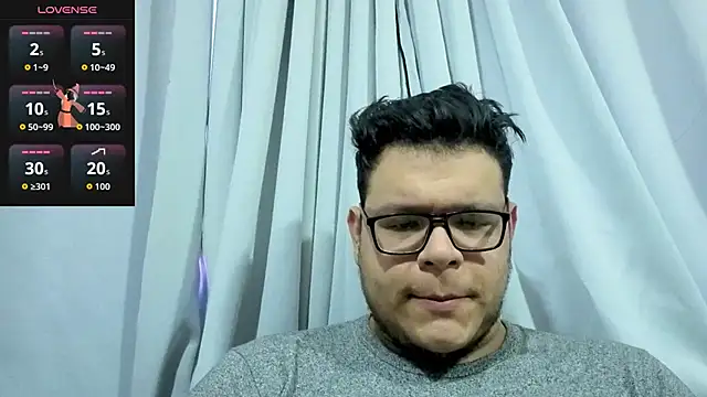 Snapshot of batman2433 chatting on 1, 11, 2025 batman2433 online show from 1, 11, 2025