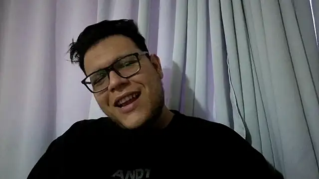 Snapshot of batman2433 chatting on 2, 11, 2025 batman2433 online show from 2, 11, 2025