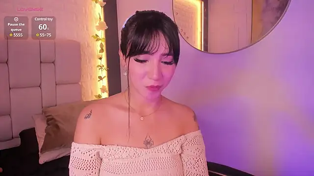 emma woods  online show from 10, 12, 2024