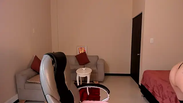 Kristen Garner online show from 8, 4, 2026