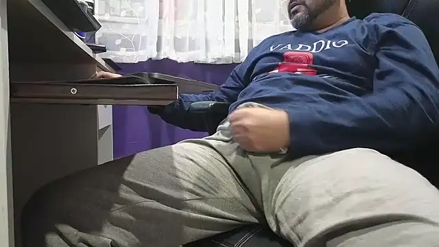 Snapshot of Sakhtlaundaz chatting on 17, 12, 2024 Sakhtlaundaz online show from 17, 12, 2024