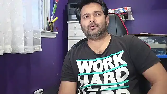 Snapshot of Sakhtlaundaz chatting on 1, 1, 2025 Sakhtlaundaz online show from 1, 1, 2025