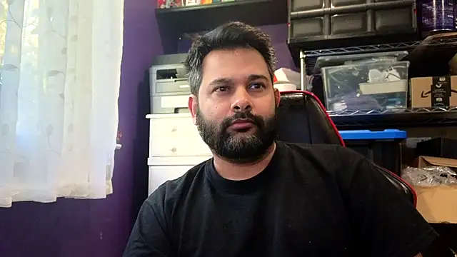 Snapshot of Sakhtlaundaz chatting on 28, 10, 2025 Sakhtlaundaz online show from 28, 10, 2025