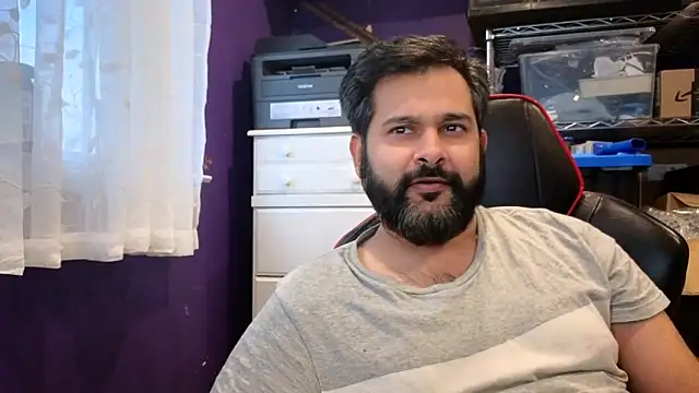 Snapshot of Sakhtlaundaz chatting on 28, 11, 2025 Sakhtlaundaz online show from 28, 11, 2025