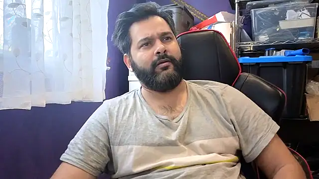 Snapshot of Sakhtlaundaz chatting on 2, 12, 2025 Sakhtlaundaz online show from 2, 12, 2025