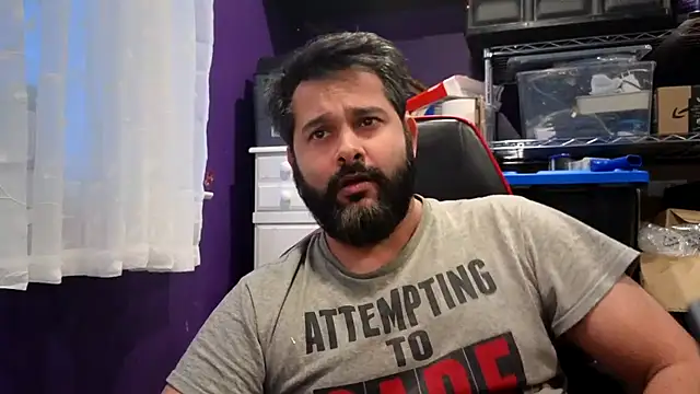 Snapshot of Sakhtlaundaz chatting on 3, 12, 2025 Sakhtlaundaz online show from 3, 12, 2025