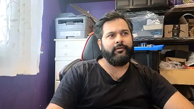 Snapshot of Sakhtlaundaz chatting on 18, 12, 2025 Sakhtlaundaz online show from 18, 12, 2025