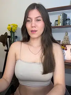 AmelieLaurent  online show from 11, 2, 2025