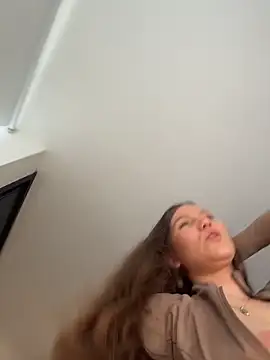 AmelieLaurent  online show from 4, 4, 2026