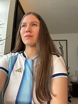 AmelieLaurent  online show from 17, 6, 2026