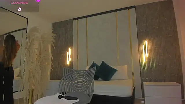 riley sierra online show from 5, 3, 2026