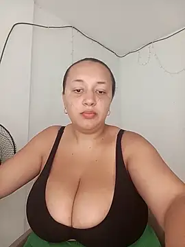Snapshot of Miss-boobs chatting on 5, 1, 2025 Miss-boobs online show from 5, 1, 2025