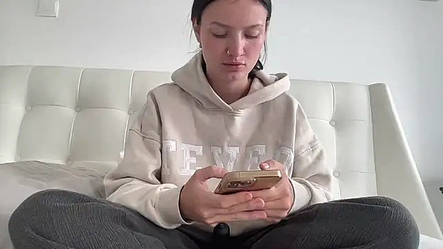 Snapshot of mariemelissah chatting on 15, 12, 2025 mariemelissah online show from 15, 12, 2025