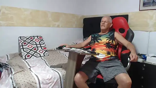 Snapshot of VALENTINO1983_ chatting on 20, 10, 2025 VALENTINO1983 online show from 20, 10, 2025