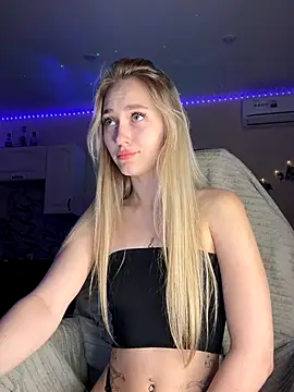 Snapshot of Good__Girl_ chatting on 12, 9, 2025 Good Girl online show from 12, 9, 2025