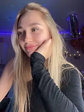 Snapshot of Good__Girl_ chatting on 15, 12, 2025 Good Girl online show from 15, 12, 2025