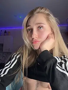 Snapshot of Good__Girl_ chatting on 17, 12, 2025 Good Girl online show from 17, 12, 2025