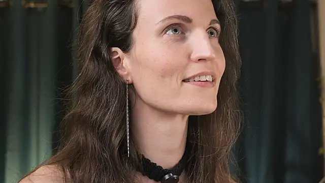 yulladao online show from 18, 4, 2026