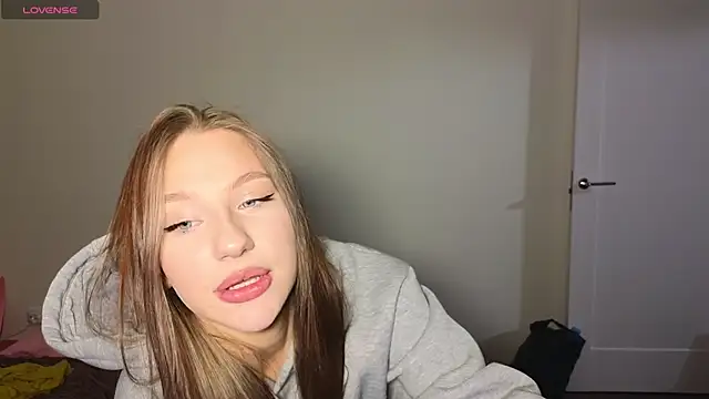 Snapshot of MiaKeler chatting on 5, 2, 2025 MiaKeler online show from 5, 2, 2025