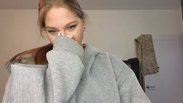 Snapshot of MiaKeler chatting on 18, 2, 2025 MiaKeler online show from 18, 2, 2025