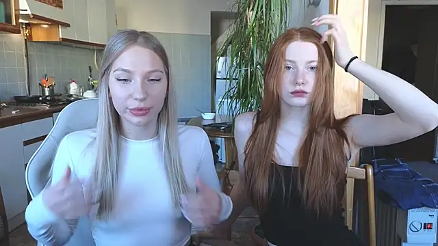 Snapshot of MiaKeler chatting on 7, 3, 2025 MiaKeler online show from 7, 3, 2025