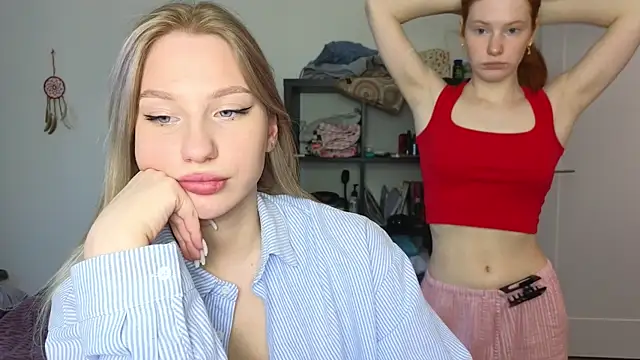 Snapshot of MiaKeler chatting on 12, 3, 2025 MiaKeler online show from 12, 3, 2025