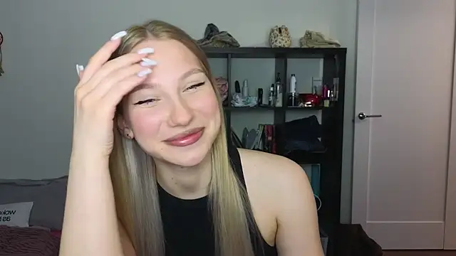 Snapshot of MiaKeler chatting on 17, 3, 2025 MiaKeler online show from 17, 3, 2025