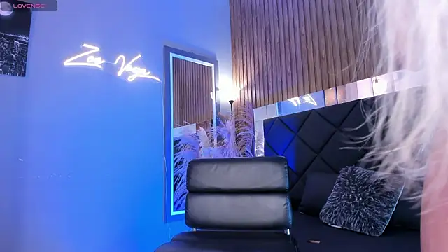 Snapshot of Zoevegass chatting on 13, 1, 2025 Zoevegass online show from 13, 1, 2025