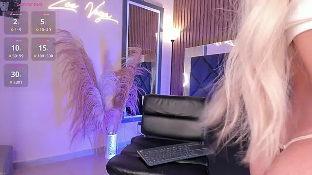 Snapshot of Zoevegass chatting on 3, 3, 2025 Zoevegass online show from 3, 3, 2025
